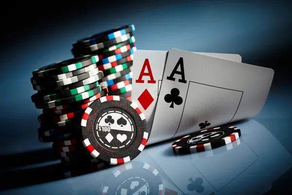royal drem Aviator game interface showing multiplier curve and live betting interface